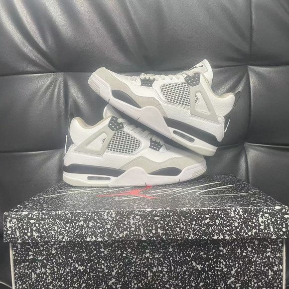?Air Jordan 4 Classic little white cement color scheme，Men shoes.?